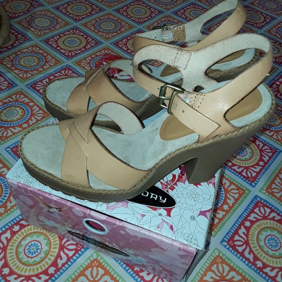 Chinese Laundry platform heels size 8.5 M - Picture 2 of 5